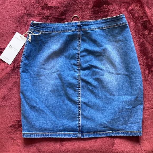 Skirt - Picture 2 of 2